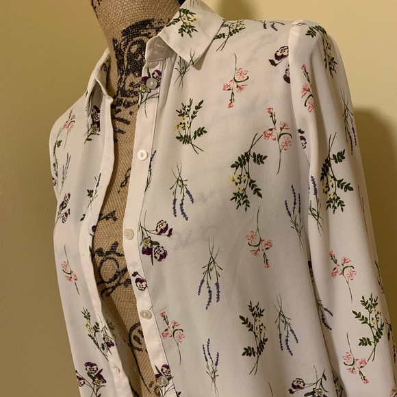 🌿Floral Button down - Picture 3 of 7